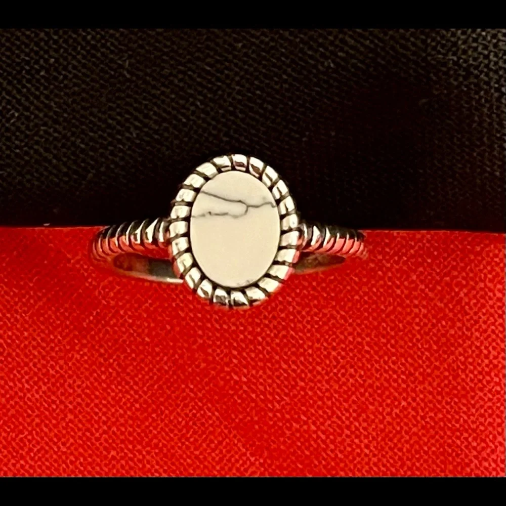 925 Sterling Silver White Buffalo Turquoise Vintage Open  Ring